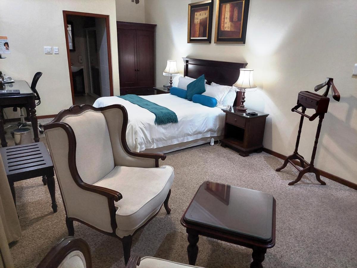 26 On Chamberlain Guest House Куинстаун Экстерьер фото