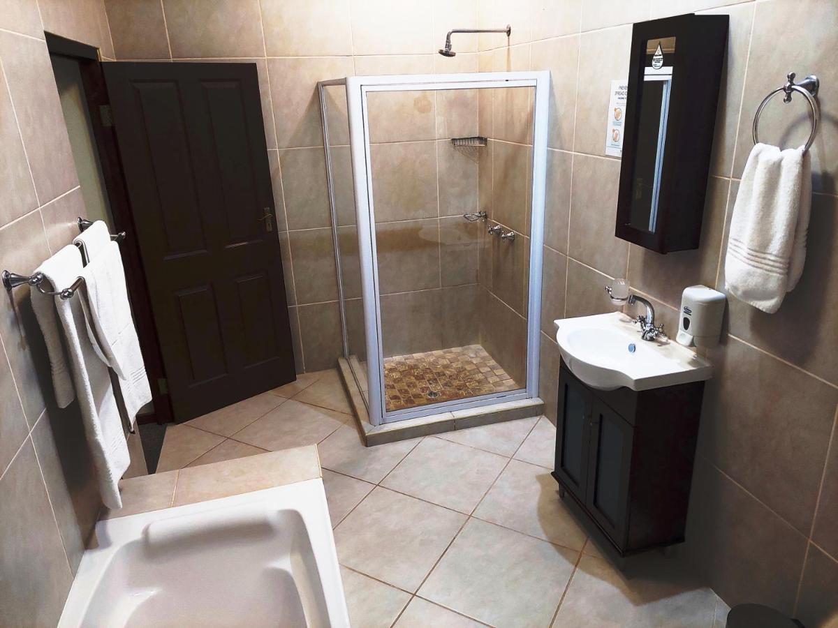26 On Chamberlain Guest House Куинстаун Экстерьер фото
