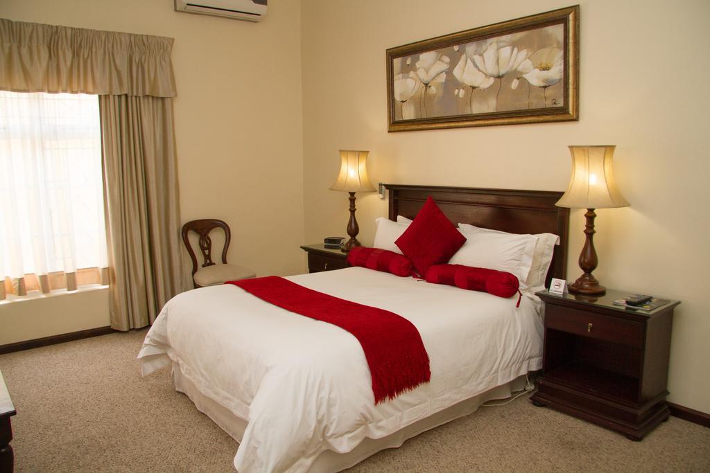 26 On Chamberlain Guest House Куинстаун Номер фото