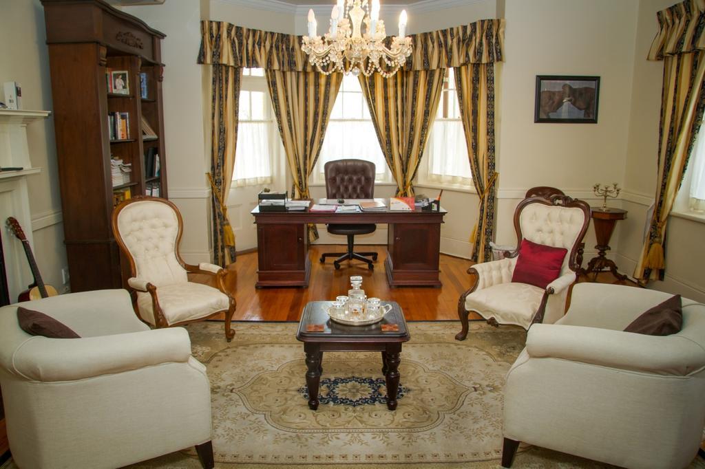 26 On Chamberlain Guest House Куинстаун Экстерьер фото